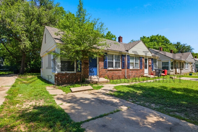 Building Photo - 2638 E Grail St