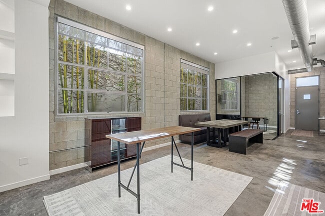 Foto del edificio - 710 Orlando Ave