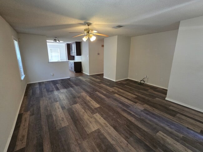 Foto del edificio - 829 Satellite View