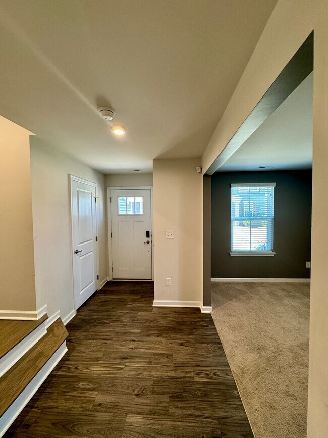 Foto del edificio - 3BR/2.5BA End Unit Townhome