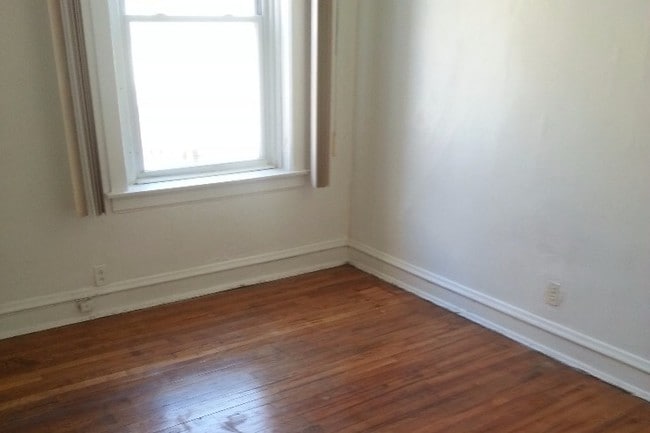 Building Photo - 1409 E 68th St