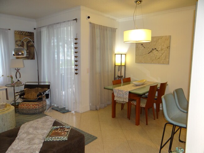 Foto del edificio - 3125 NE 184th St