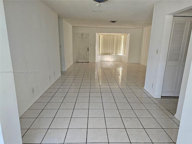 Building Photo - 10131 SW 50th Ct