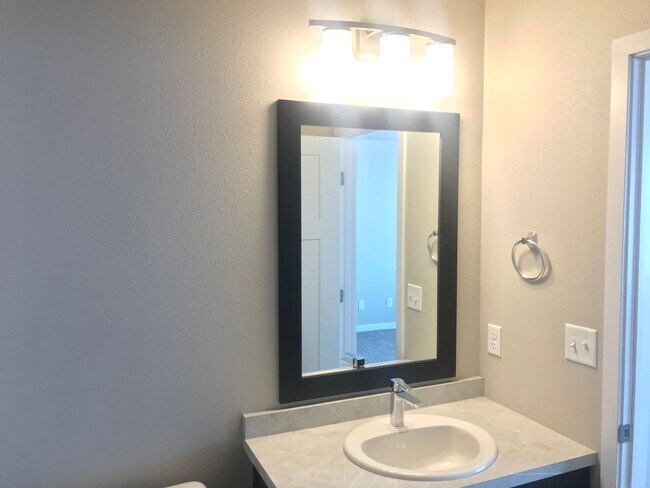 Foto del edificio - 3 Bed 3 Bath Single Family Home