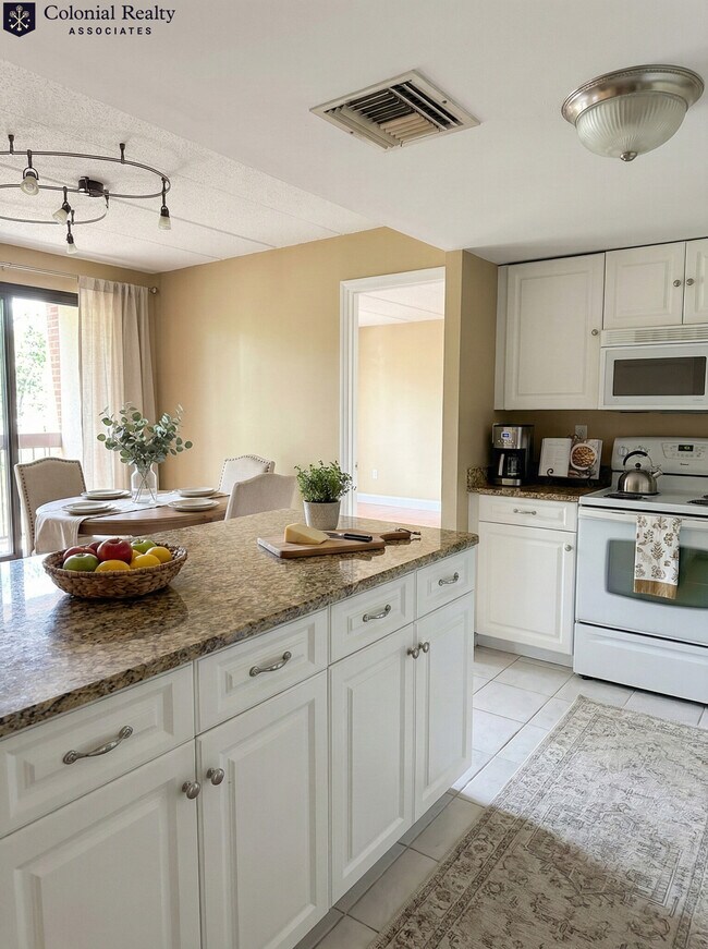 Building Photo - 85 Brainerd Rd