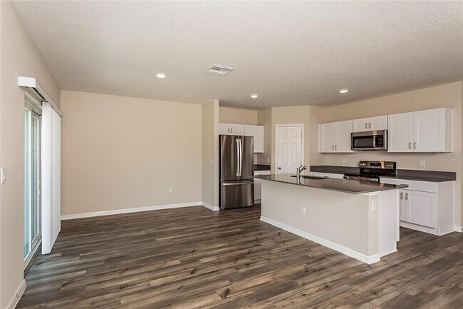 Building Photo - 7621 Hydrangea Ln