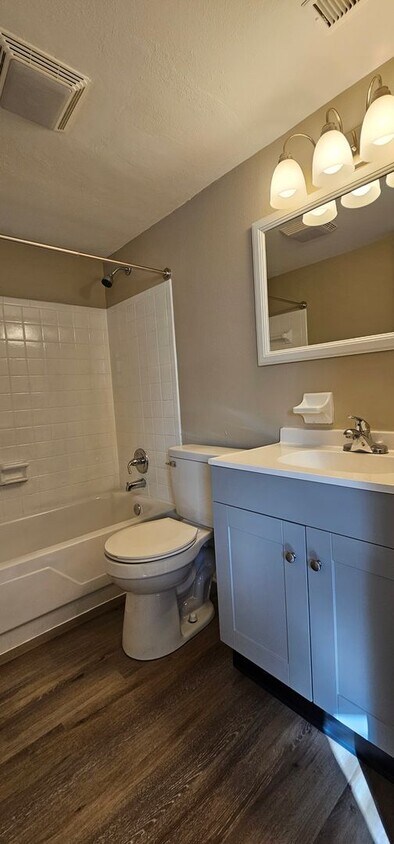 Foto principal - Spacious 1-Bedroom Apartment in Scenic Ket...