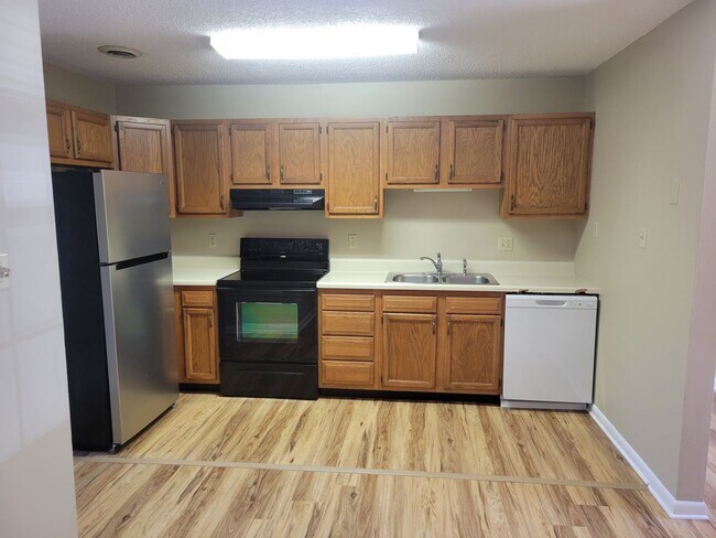 Foto del edificio - Knoxville 37922 - 2 bedroom, 2 bath townho...