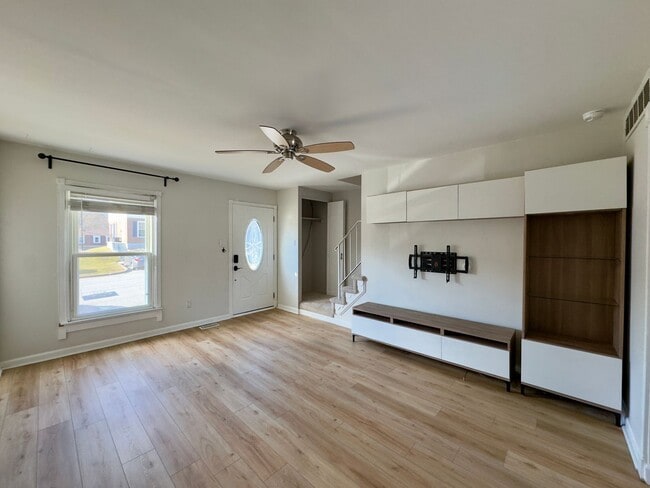 Building Photo - Charming 2 Bedroom/1.5 Bathroom Townhome in Nottingham, MD!