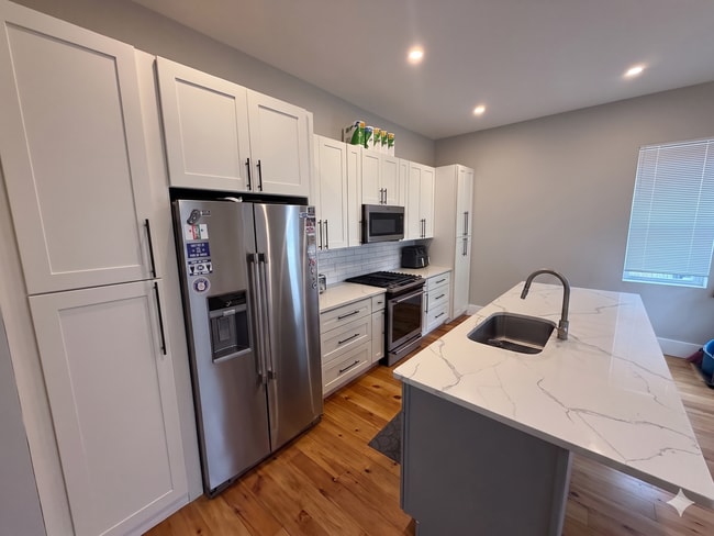 Building Photo - Modern Rental - Southside