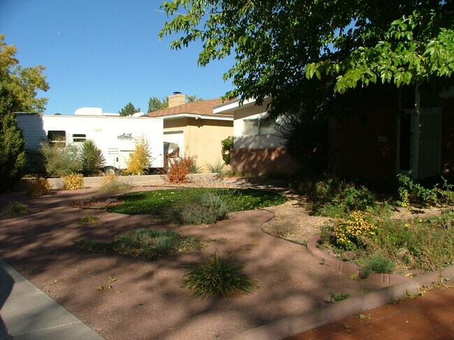 Building Photo - Single Family Home four bedroom