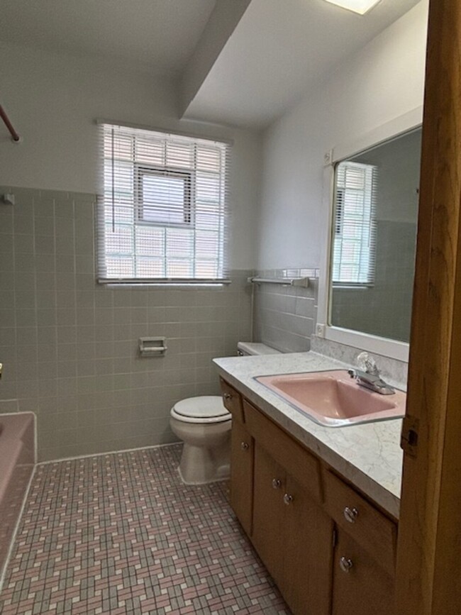Building Photo - 4043 N 60th St
