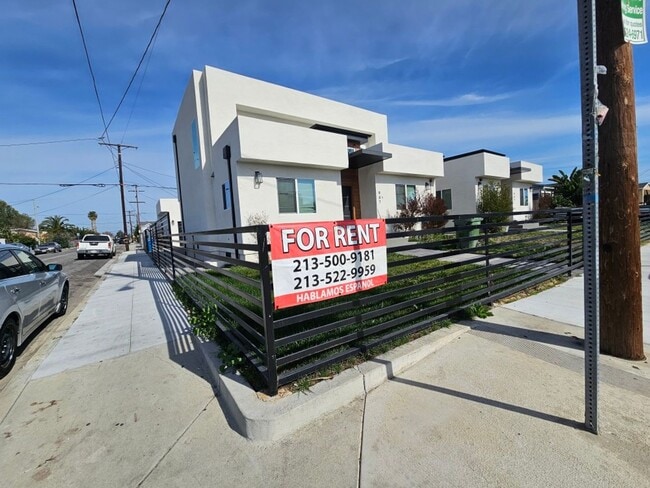 Building Photo - 947 W Magnolia St