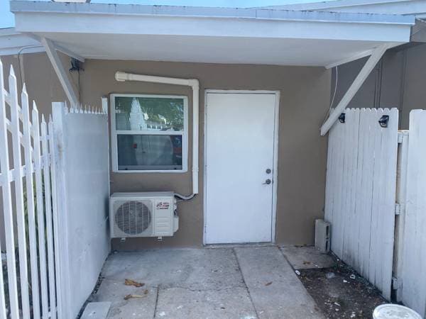 Primary Photo - 90 NW 185th Ter
