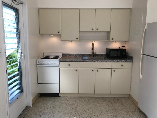 Kitchen - 865 SE 20th Ave