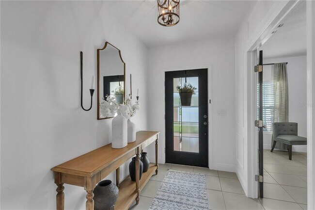 Building Photo - 171 Maravilla Way