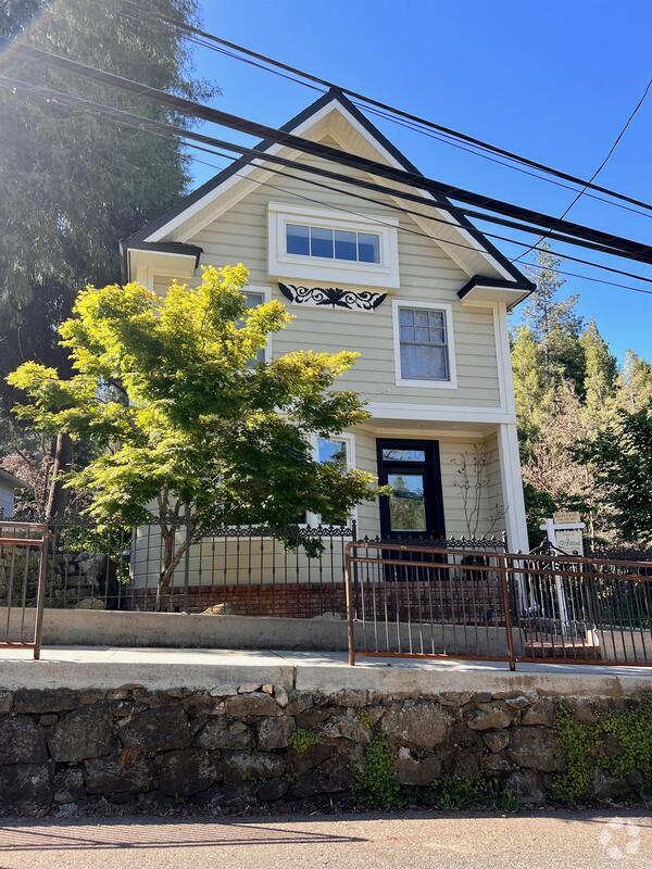 Building Photo - 126 Boulder St