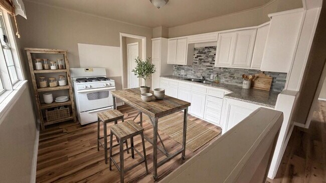 Foto del edificio - Cozy South OKC Charm: Your Next Sweet Home