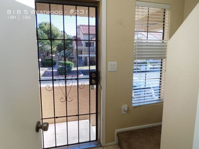 Foto del edificio - 1-Bed 1-Bath @ Fiesta Park Village Community