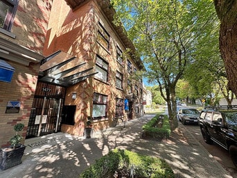 Photo du bâtiment - 1477 15th Av W