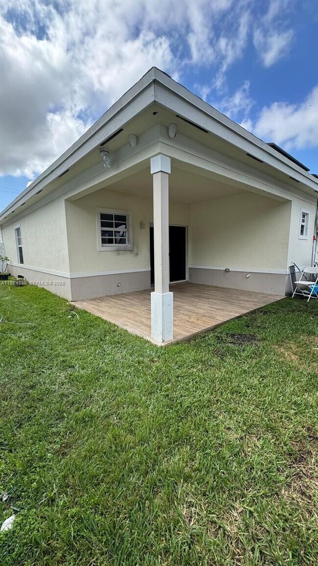 Building Photo - 22175 Miami Ave