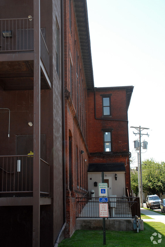 Foto del edificio - Smyser Street Apartments