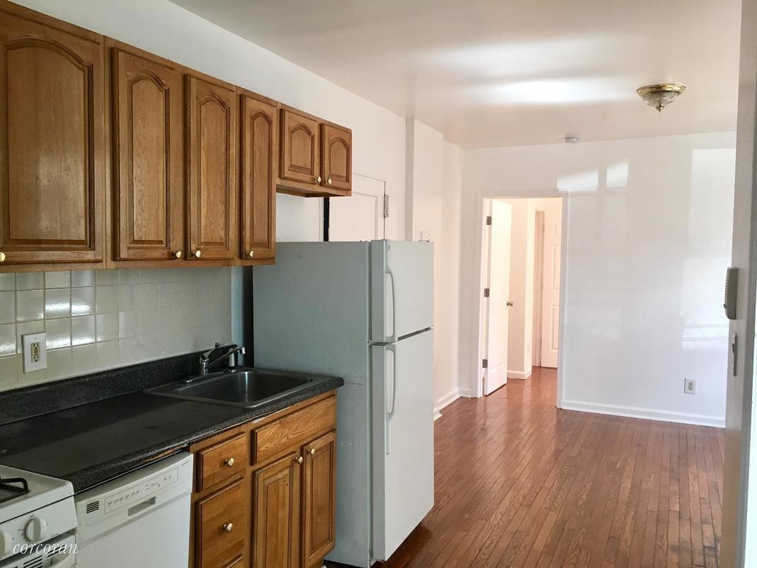 Primary Photo - 3036 Bronxwood Ave