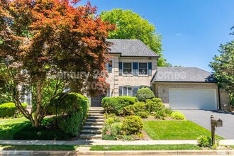 Building Photo - 4001 N Ridgeview Rd