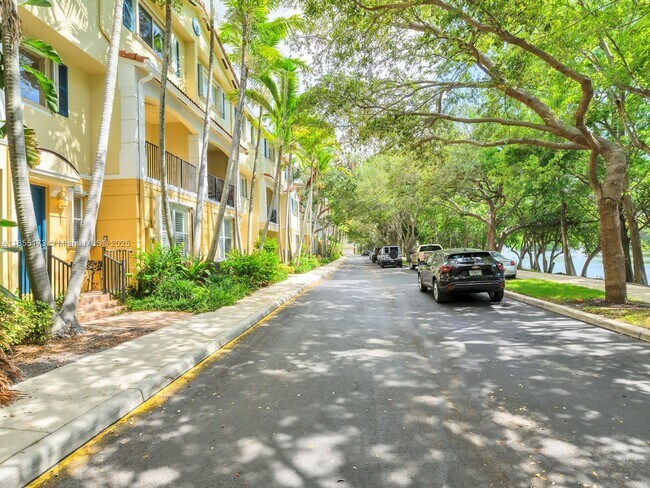 Foto del edificio - 2891 S Greenleaf Cir
