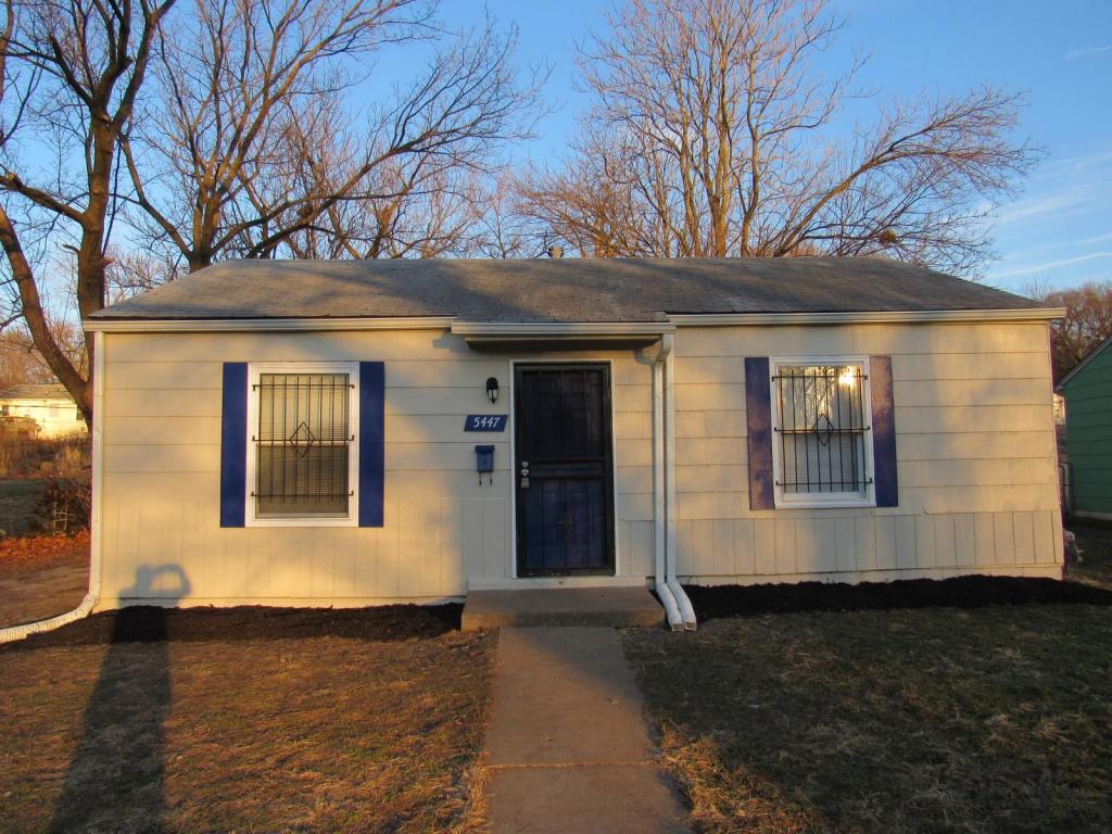 Foto principal - 5447 College Avenue