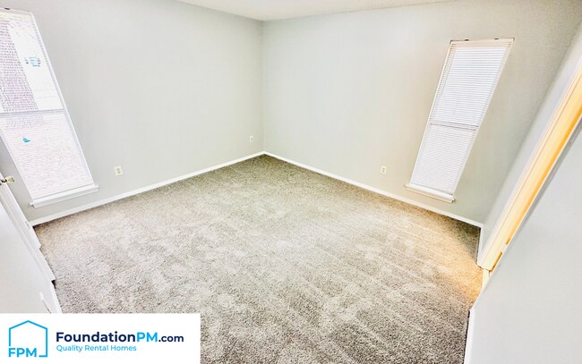 Building Photo - 4422 Howardcrest Dr