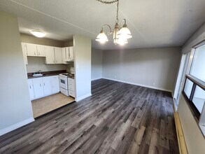 Building Photo - 411 Ellerdale St