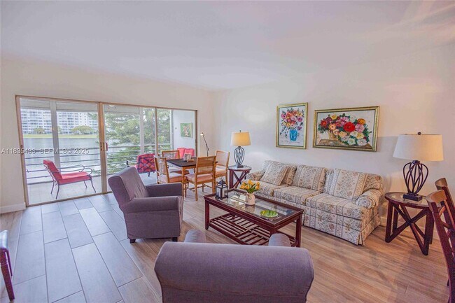 Foto del edificio - 2751 N Palm Aire Dr