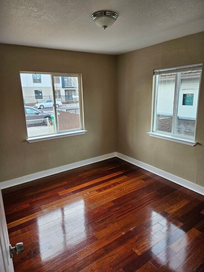 Foto del edificio - 1217 W 2nd St