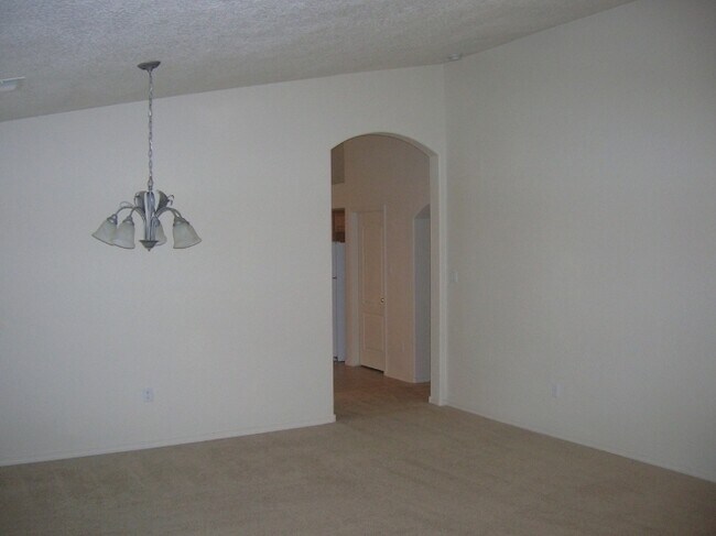 Foto del edificio - Beautiful 4 Bedroom Home in Rio Rancho