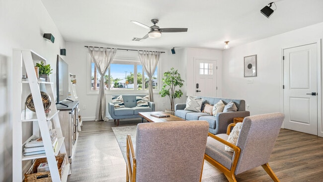 Building Photo - 8035 E Earll Dr