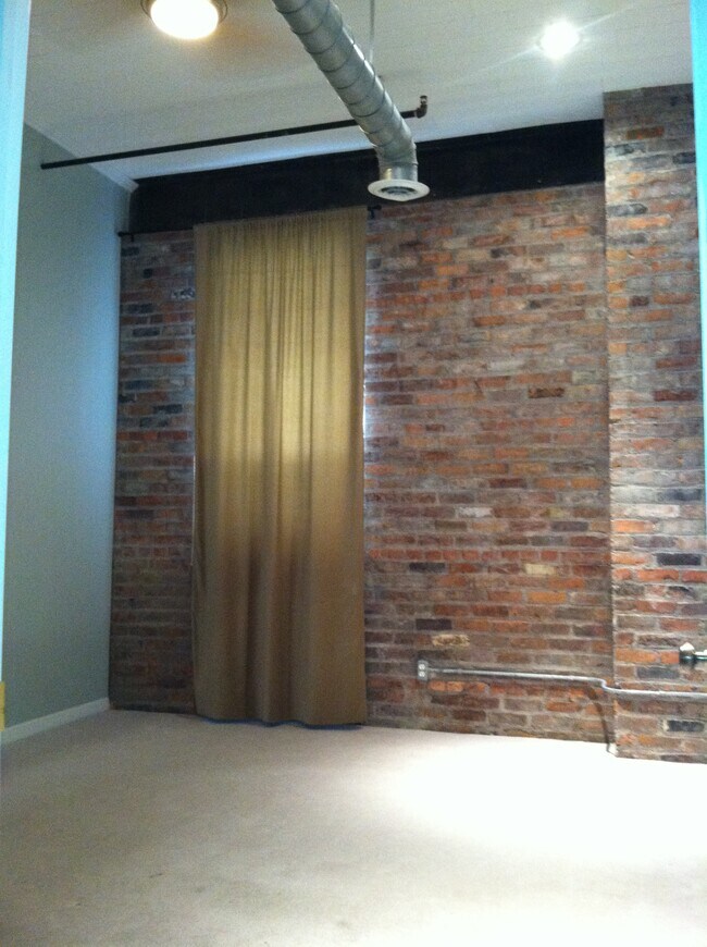 Master Bedroom - 100 S Huron St