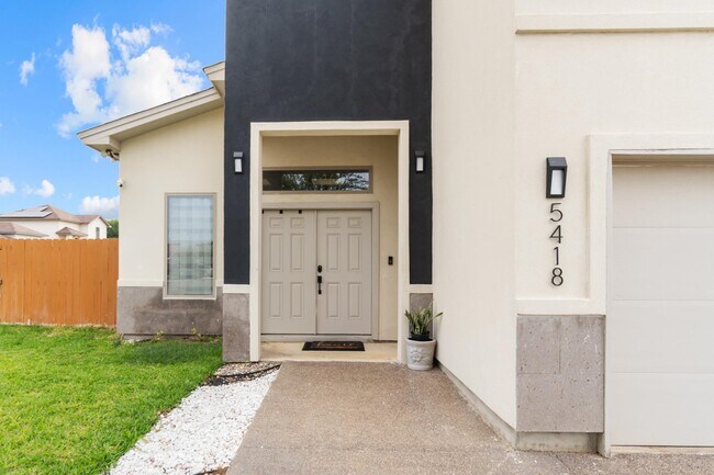 Building Photo - 5418 Travesia Ct
