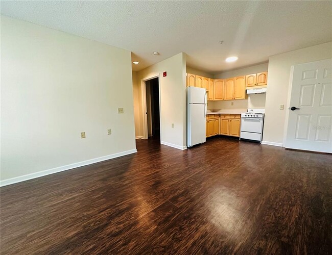 Building Photo - 861 W Lumsden Rd