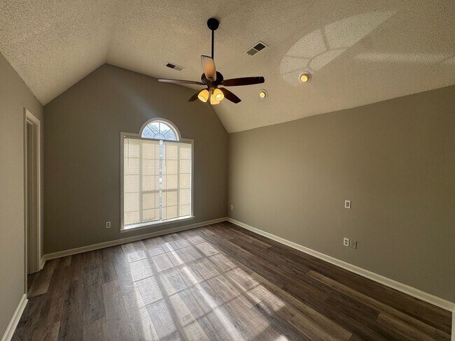 Foto del edificio - 615 W Ashley Glen Cir