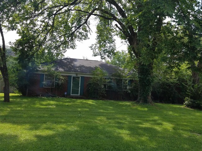 Building Photo - 102 Eastwood Dr