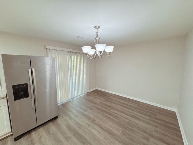 Foto del edificio - Welcome to this charming ranch-style home tucked away on a quiet street in the heart of Decatur’s...