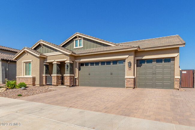 Building Photo - 16088 W Saguaro Park Ln