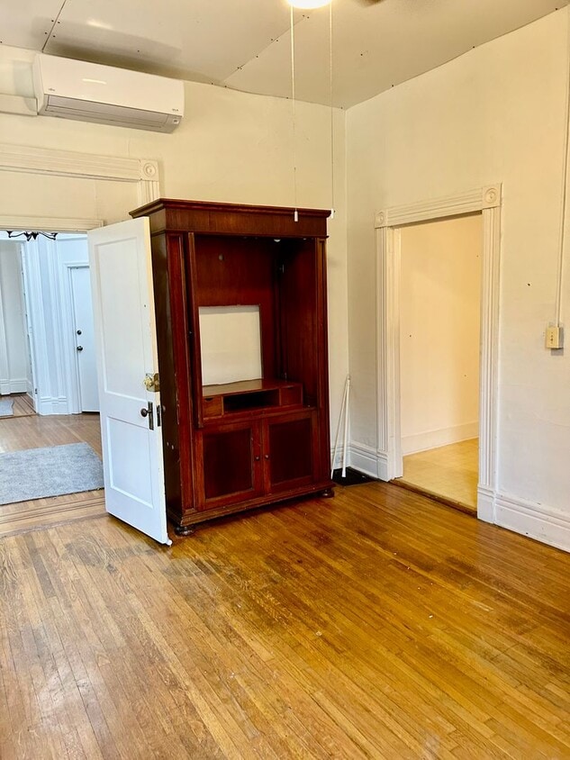 Photo - St. James Court 1466