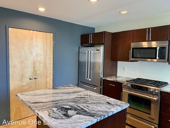 Foto del edificio - 2312 44th Ave SW