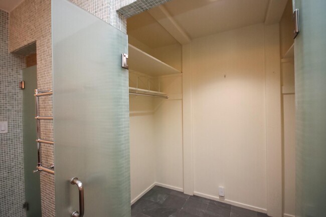 Building Photo - 331 S Orange Grove Blvd