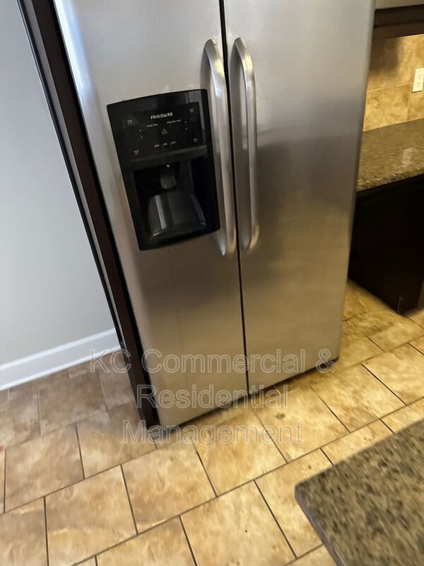 Foto del edificio - 530 W 10th St