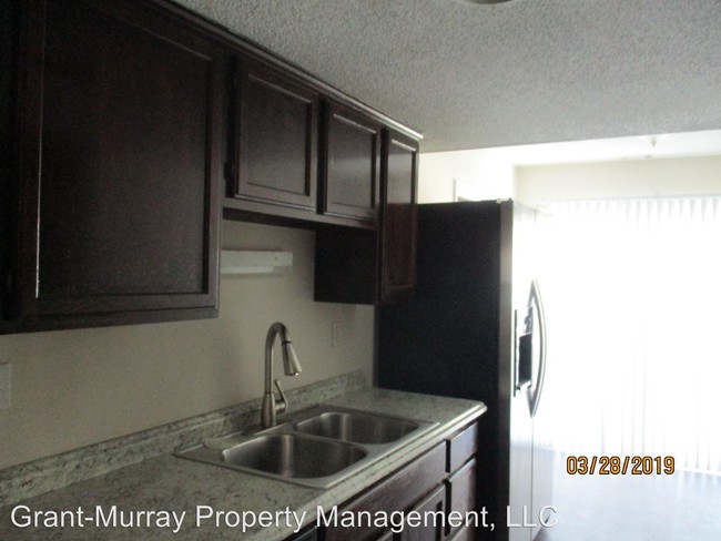 Building Photo - 2 br, 1.5 bath House - 2425 Commonwealth Dr.