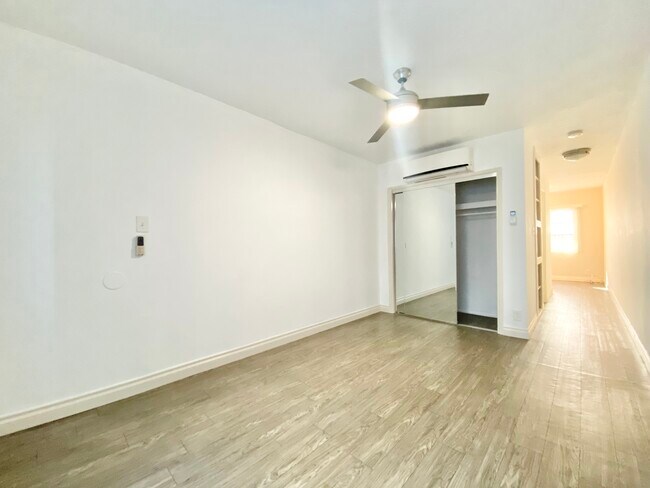 Foto del edificio - 1136 N Ogden Dr