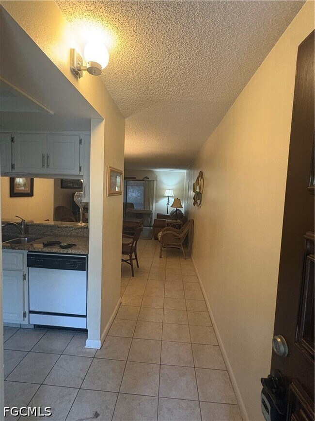 Foto del edificio - 6116 Whiskey Creek Dr